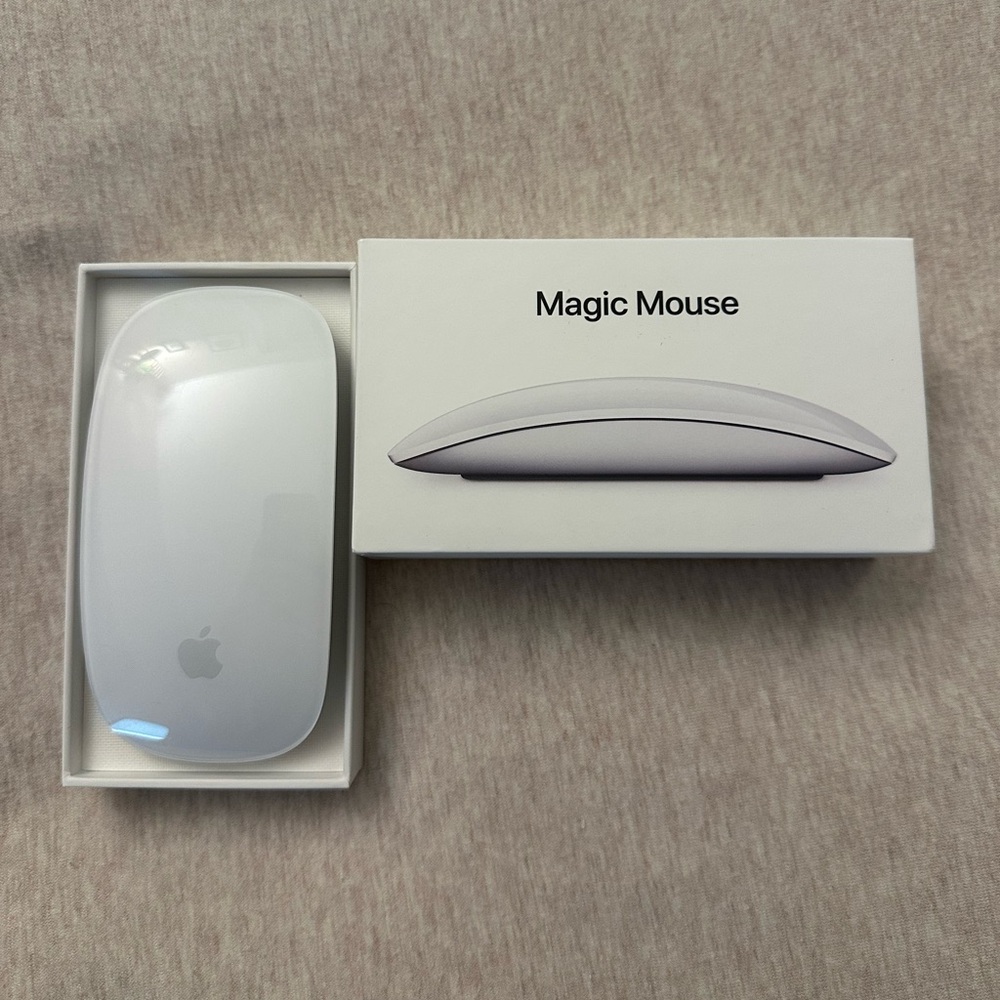 Apple Magic Mouse - Sleek White Design